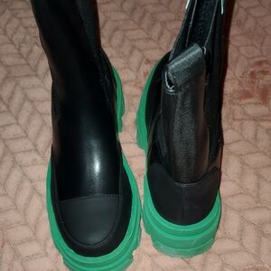 Womens Platform Chelsea Boots- Green And Black- Size 8.
